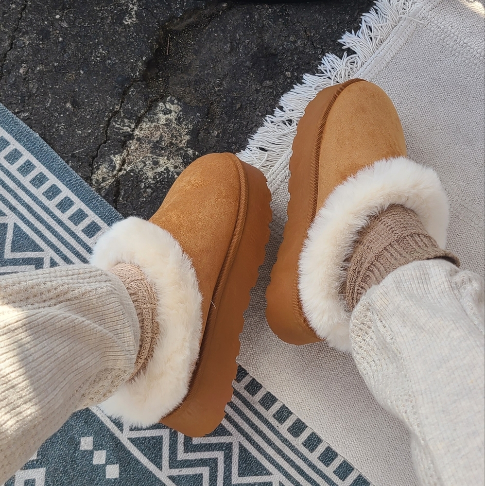 🍂🐻The Autumn// Tan faux fur lined platform slippers - Picture 5 of 5
